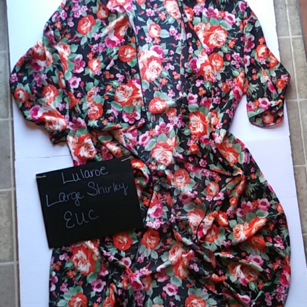 Large Lularoe Shirley EUC
